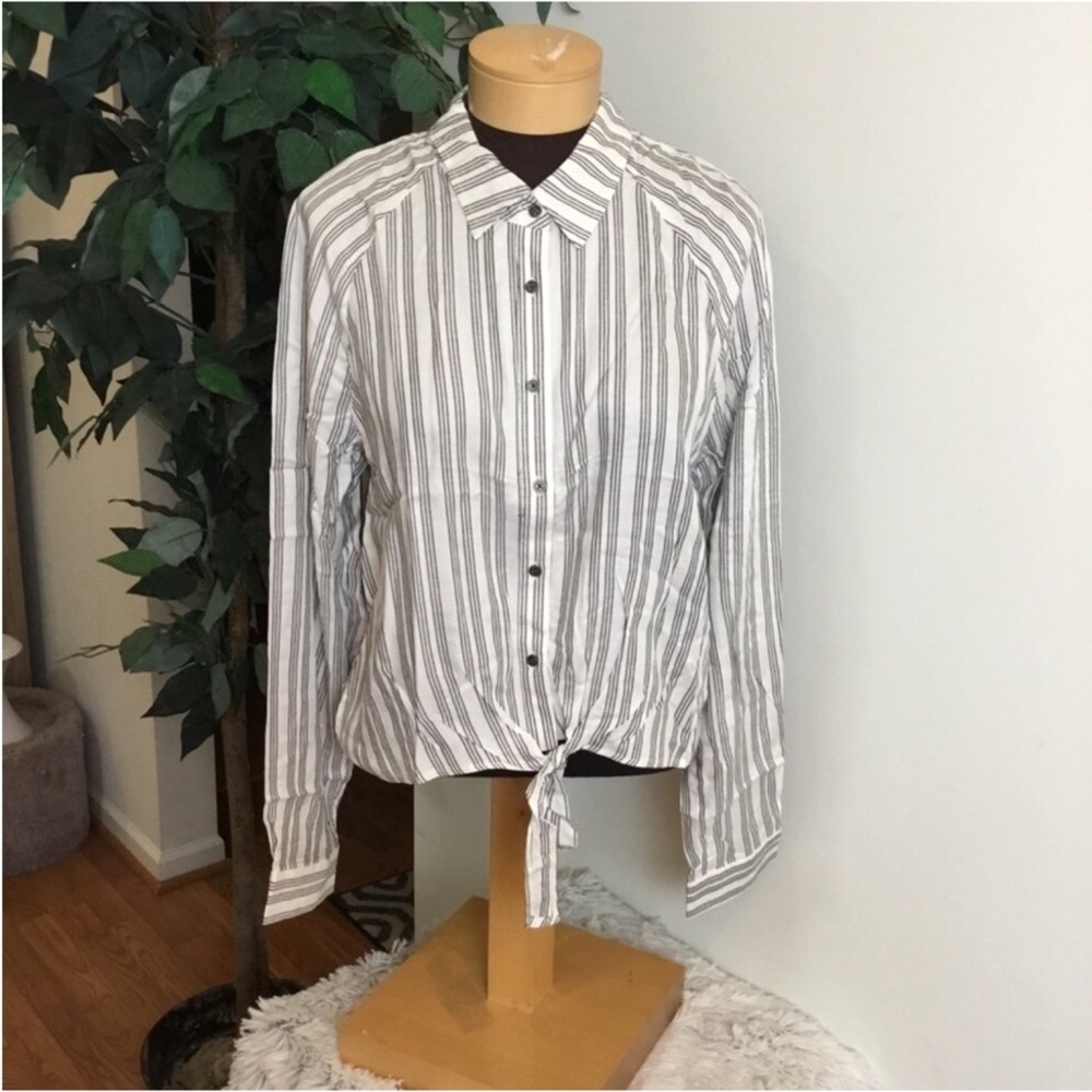 Love,fire long sleeve button down top Woman’s Juniors L black & white